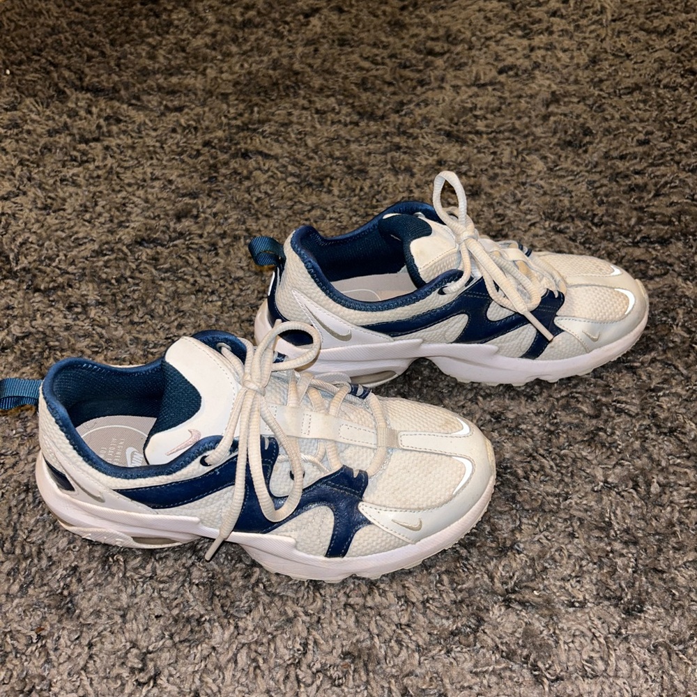 Nike sneakers size 5 in women